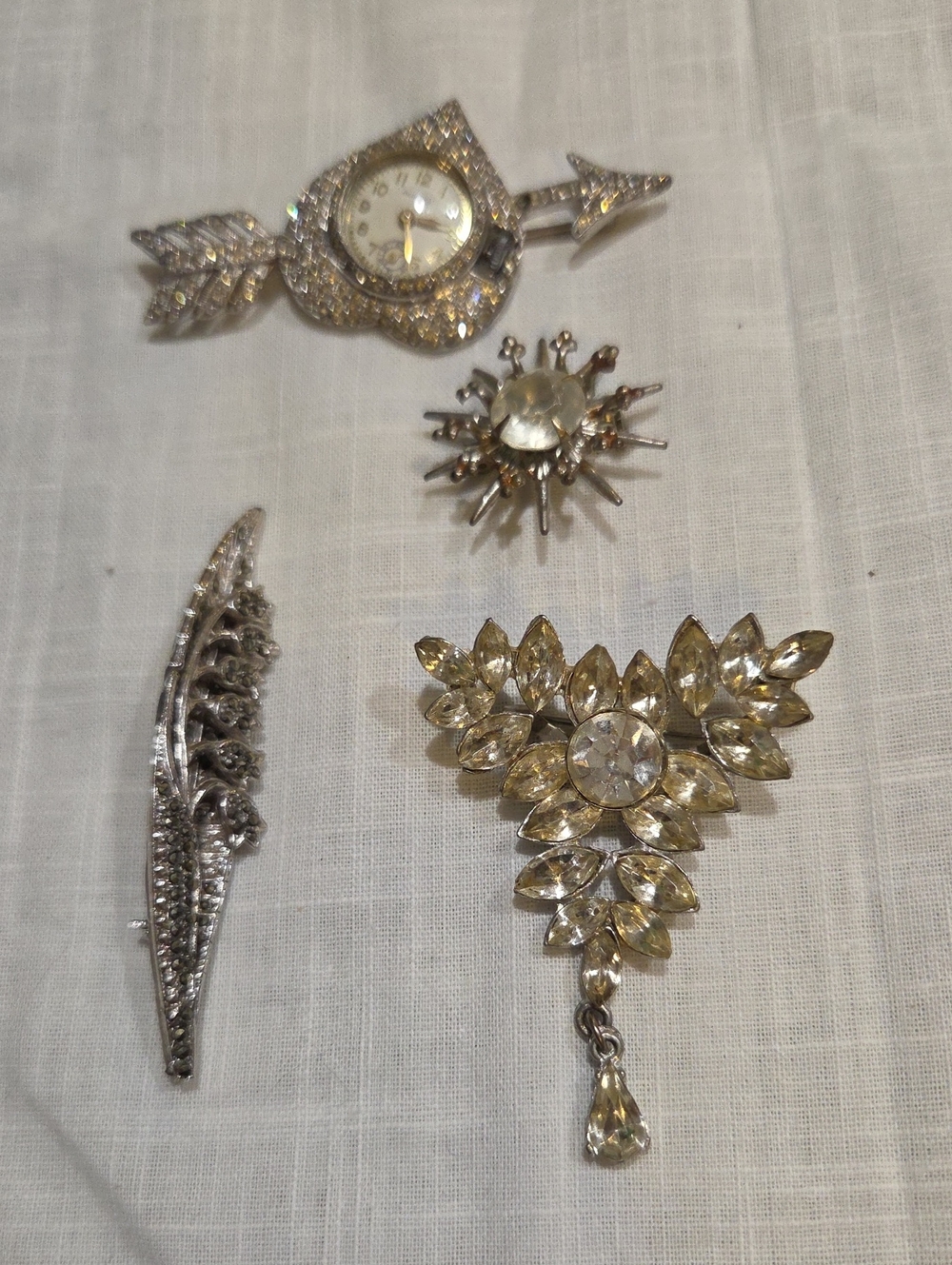 Vintage-Inspired Silver and Clear Crystal Brooch Pendant - Women Jewelry